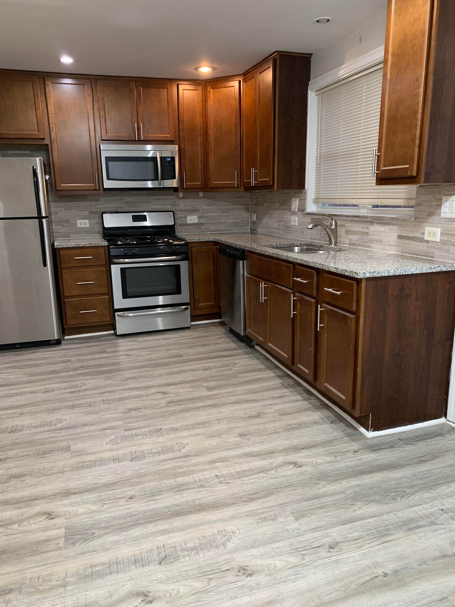 Building Photo - 846 Lange St