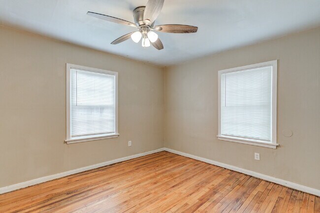 Building Photo - Wonderful updated home! 3/1!
