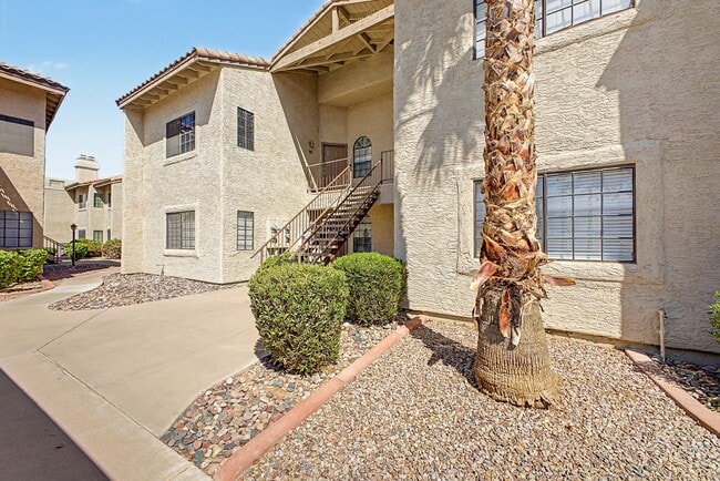 Building Photo - 930 N Mesa Dr