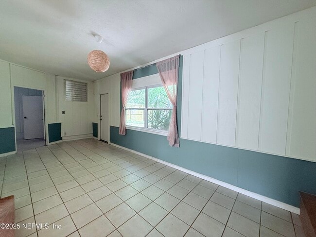 Building Photo - 215 Argonaut Rd