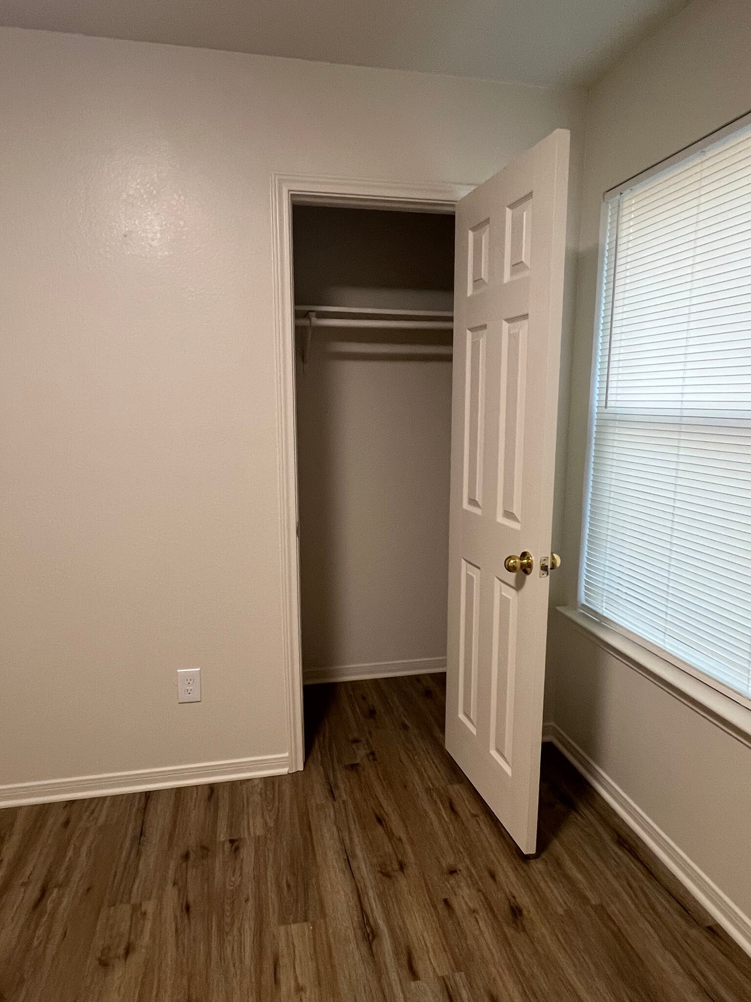 Building Photo - 409 Topeka Ct