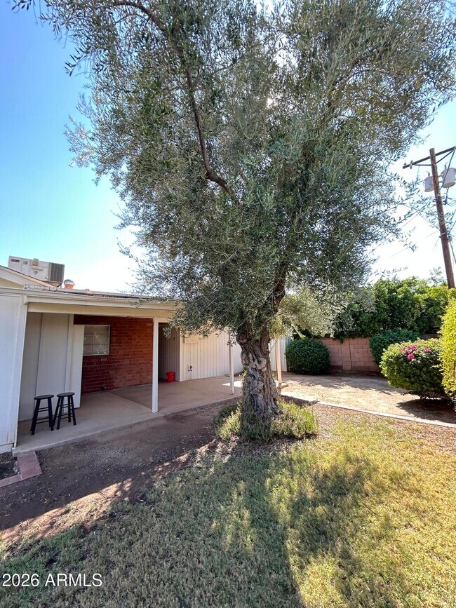 Building Photo - 3122 E Montecito Ave