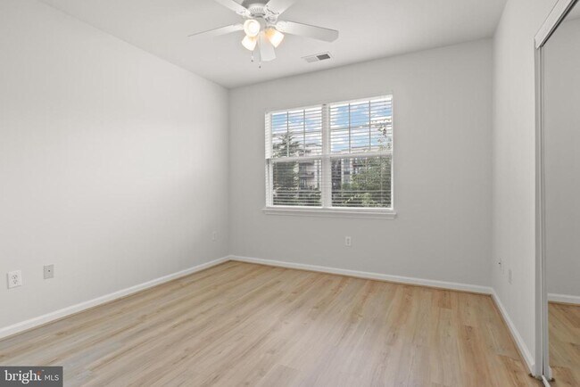 Building Photo - 12945 Centre Park Cir