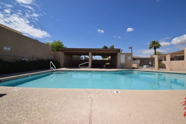 Building Photo - Beautifully remodeled Scottsdale condo bac...
