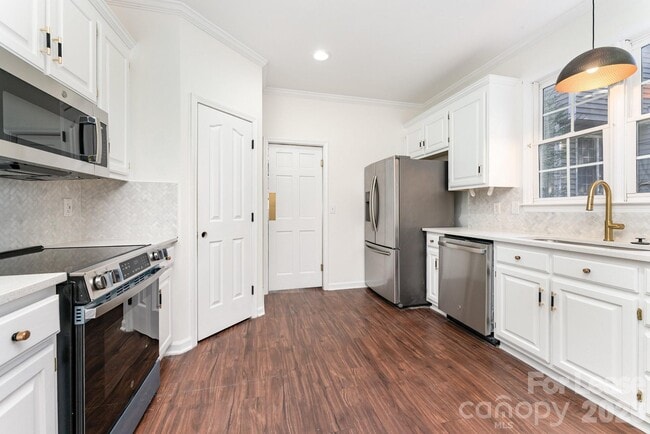 Building Photo - 10010 Gladwick Ct