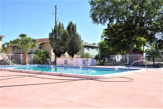 Building Photo - Palm Gardens Community