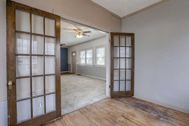 Building Photo - 3Bed 2Bath with 3 Stall Garage!