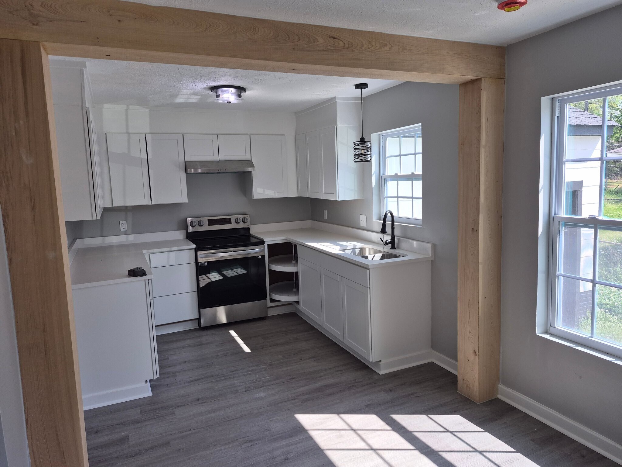 Building Photo - 4858 Sheridan Dr