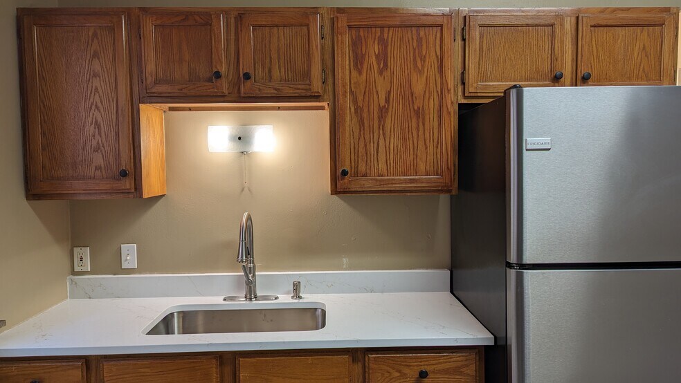 Building Photo - 5042 Mardel Ave