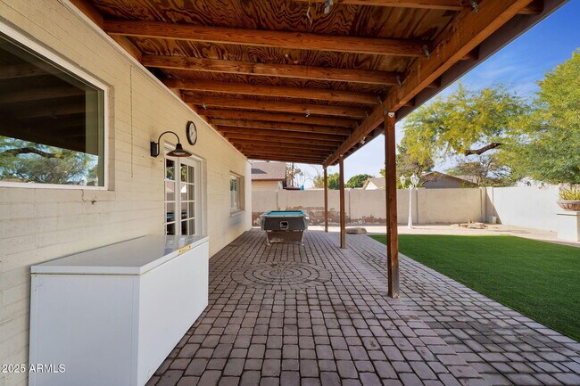 Building Photo - 2542 W Nopal Ave