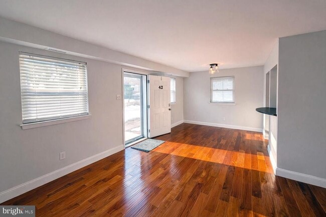 Building Photo - 605 W Market St