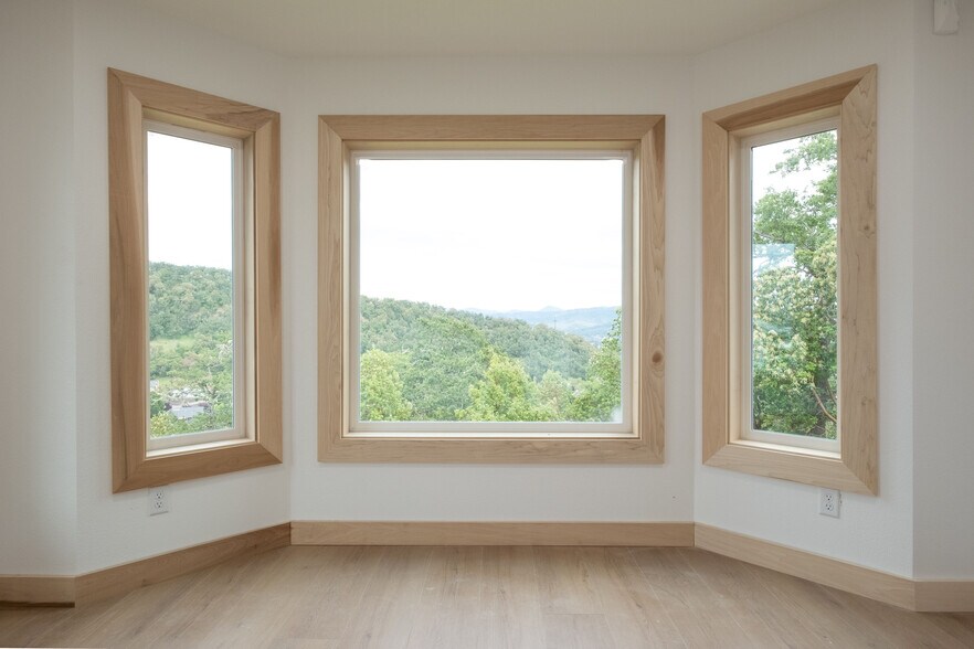 Office or Flex Room - 383 Ridgecrest Dr