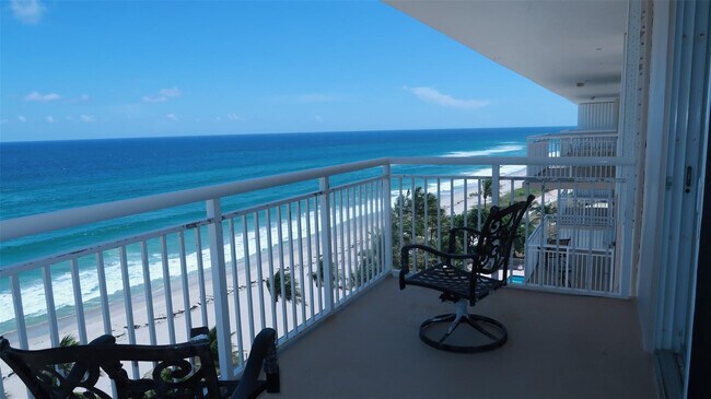 Building Photo - 1051 Hillsboro Mile