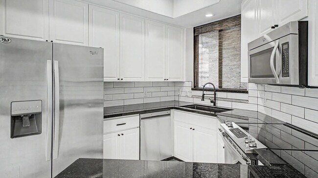 Building Photo - 705 W Queen Creek Rd