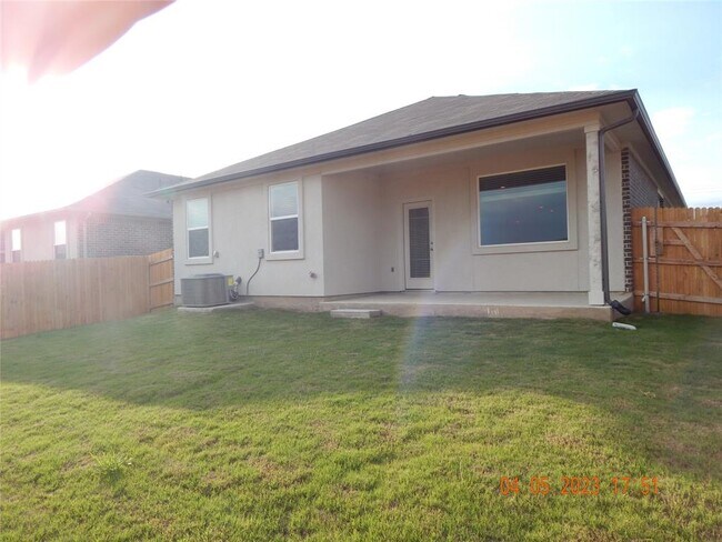 Building Photo - 705 Mais Dr