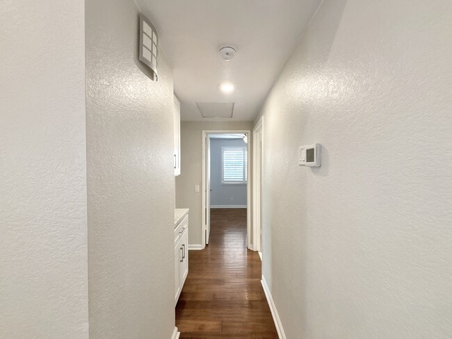 Building Photo - 5 Cll Rienda