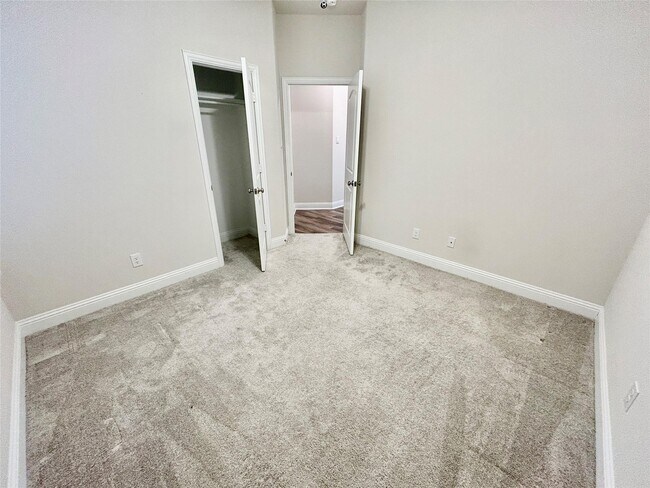 Building Photo - 541 Firethorn Dr