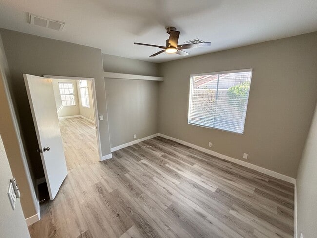 Building Photo - Beautifully updated 2Bed/2Bath single-story home w/ 2-car garage in the desirable Northwest Las V...