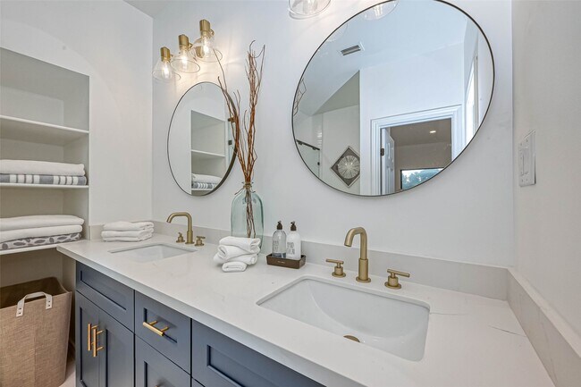 Building Photo - 5613 St Paul St