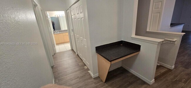 Building Photo - 2589 Centergate Dr