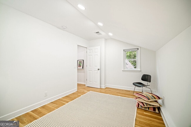 Building Photo - 2861 Dorby Close NE