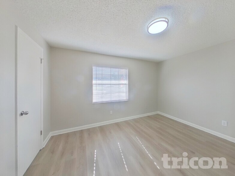 Building Photo - 4704 Foxshire Cir