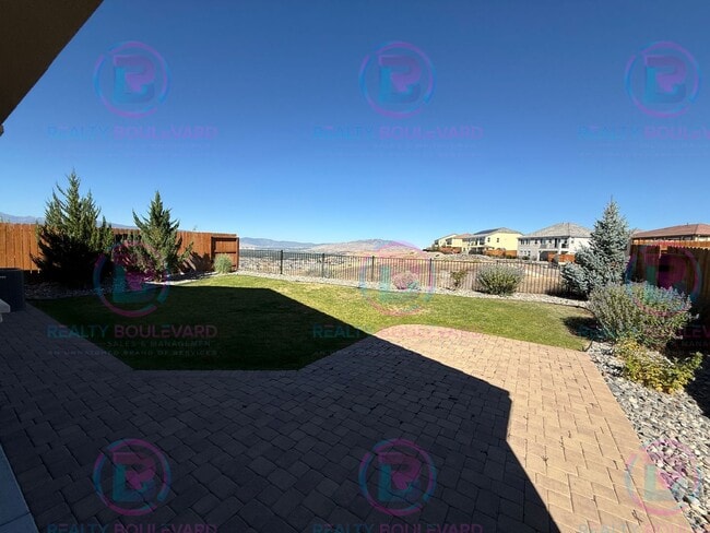 Building Photo - Gorgeous Newer 3 Bedroom Home! Located off...