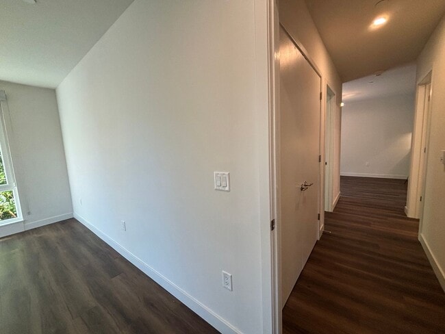 Building Photo - Bright South Corner Home with Park Views –...