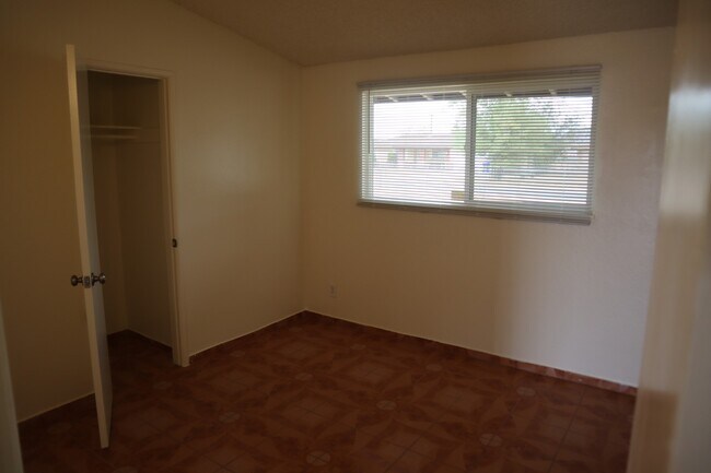 Building Photo - Apple Valley, 3 Bedroom, 2 Bathrooms, 1/2 ...