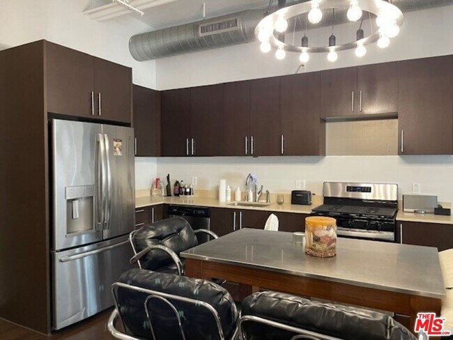 Building Photo - 1645 Vine St