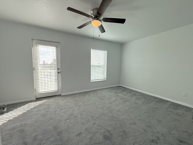 Building Photo - Waterfront 3 bedroom townhome with dock!