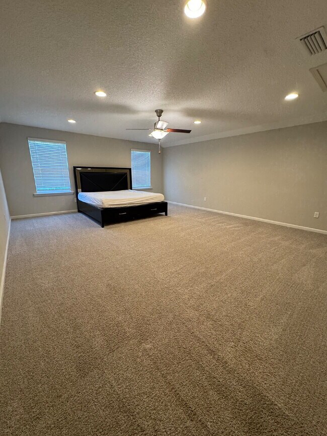 Building Photo - Shearwater, 4 bedroom 3.5 bath home for rent.