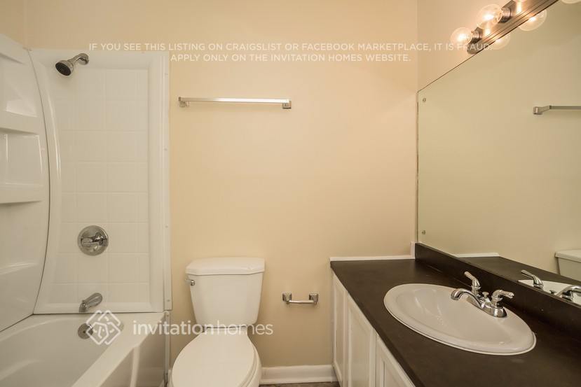 Building Photo - 1621 Wesley Way NW