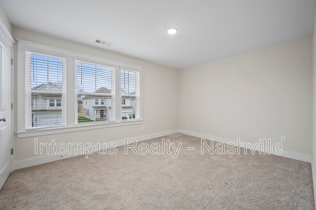 Building Photo - 704 Conifer Dr