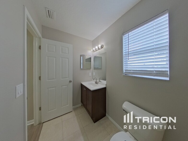 Building Photo - 10454 River Bream Dr