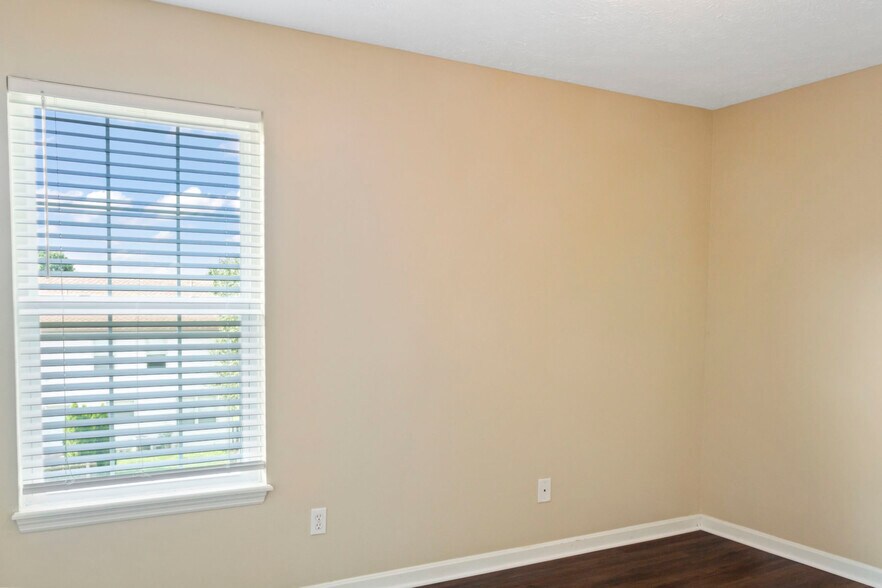 Building Photo - 130 Fawn Dr