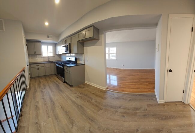 Building Photo - 20 Franklin Ln