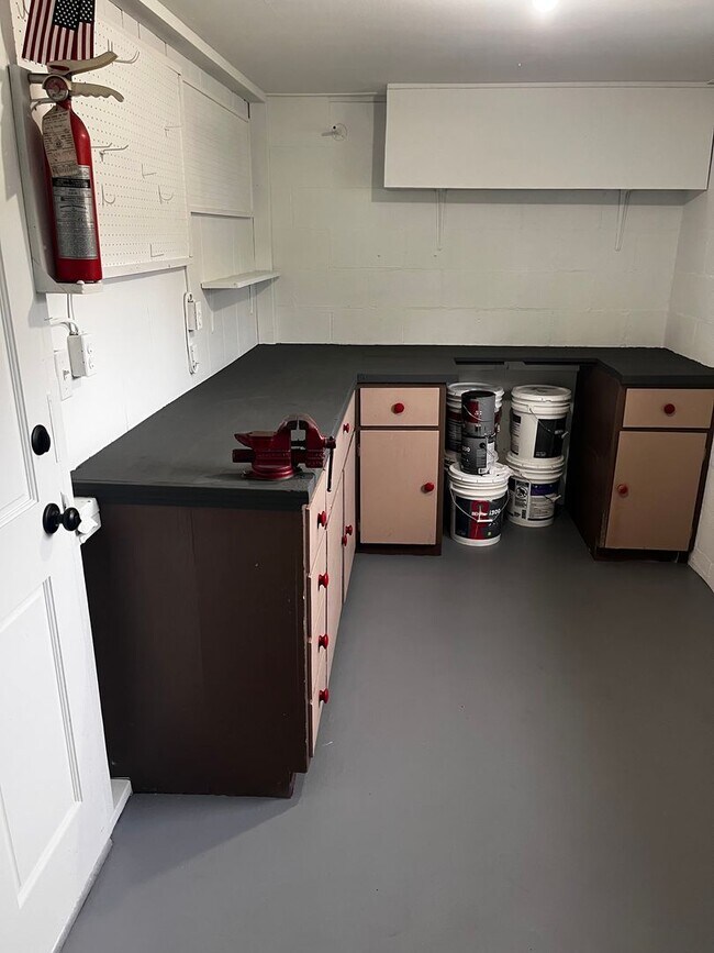 Building Photo - 1017 Hardwick Ave