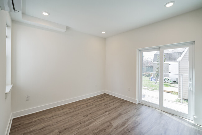 Building Photo - 6906 Ridge Ave