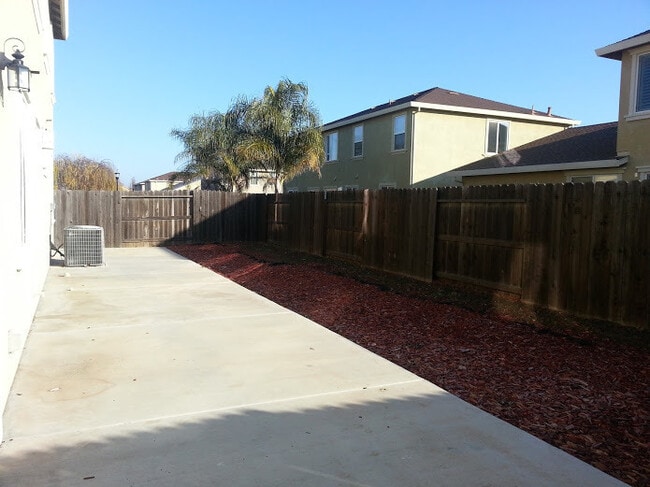 Building Photo - Beautiful home in Patterson