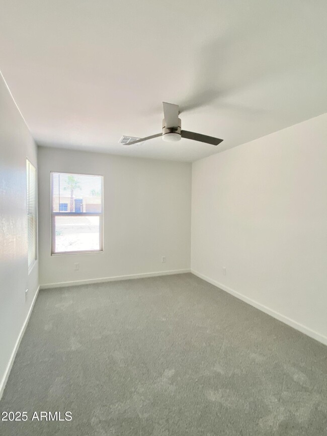 Building Photo - 2529 E Villa Theresa Dr