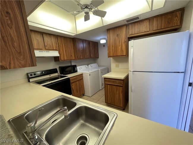 Building Photo - 3615 Boca Ciega Dr