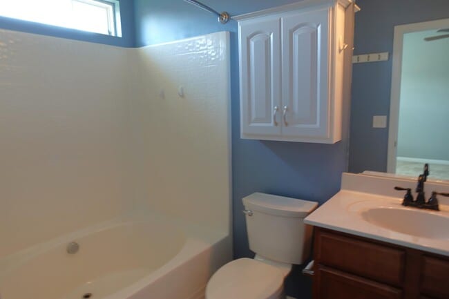 Building Photo - 202 Elise Dr