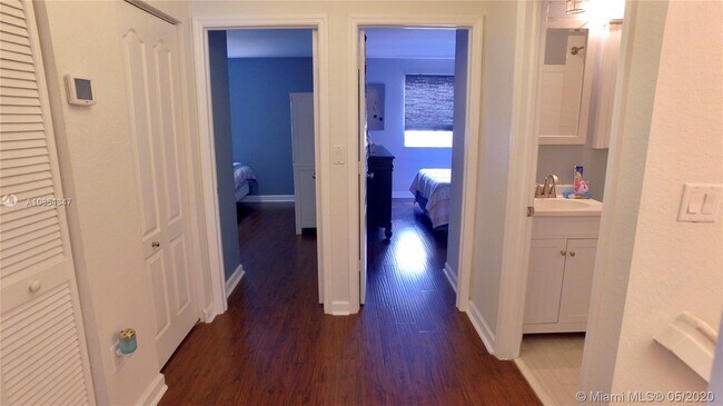 Building Photo - 5102 NW 115th Ct  Doral Fl 33178