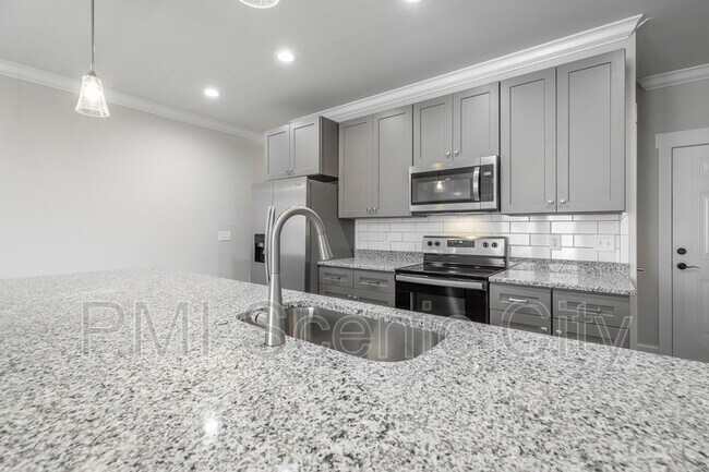 Building Photo - 1904 Cypress Ln