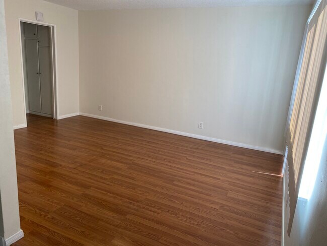 Living Room - 545 N Hoover St