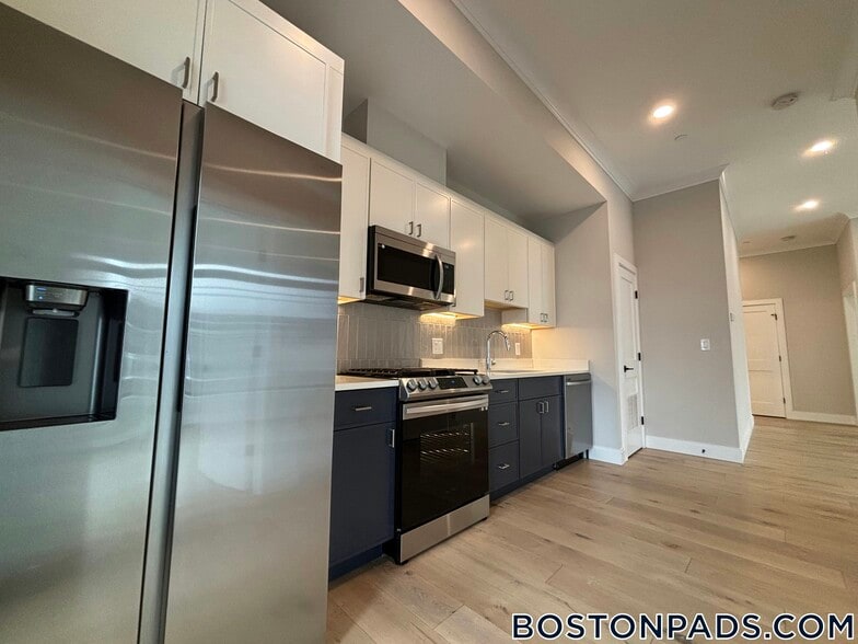 Building Photo - 157 Everett St