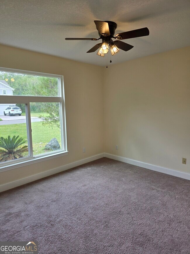 Building Photo - 516 Hide-A-Way Lk Lp