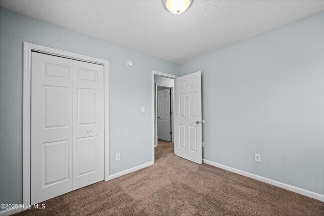 Building Photo - 107 Chestnut Ct