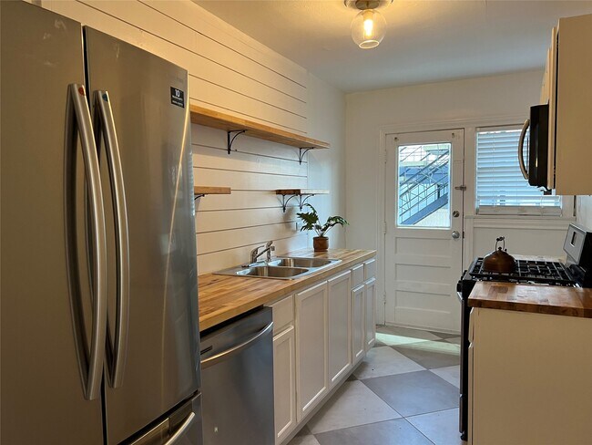 Building Photo - 1853 W Main St